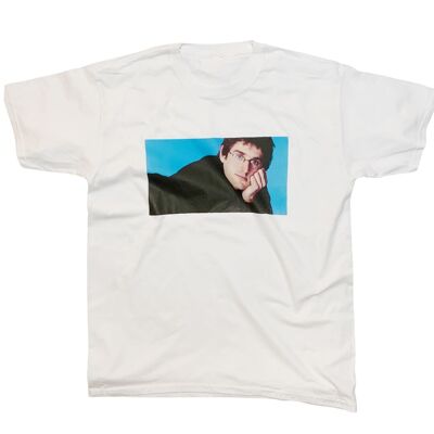 Louis Theroux T-shirt anni '90 con sguardo romantico strano fine settimana