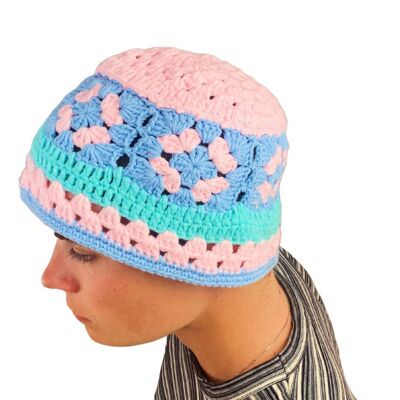 Cappello da pescatore lavorato a maglia all'uncinetto color pastello Granny Square