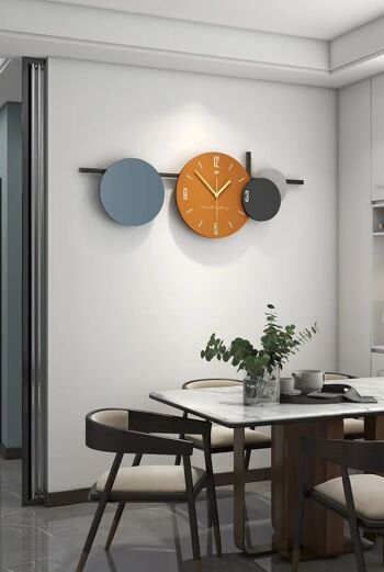 Horloge murale en métal noir avec détails colorés en bois. Dimension : 80x30cmDF-136 2