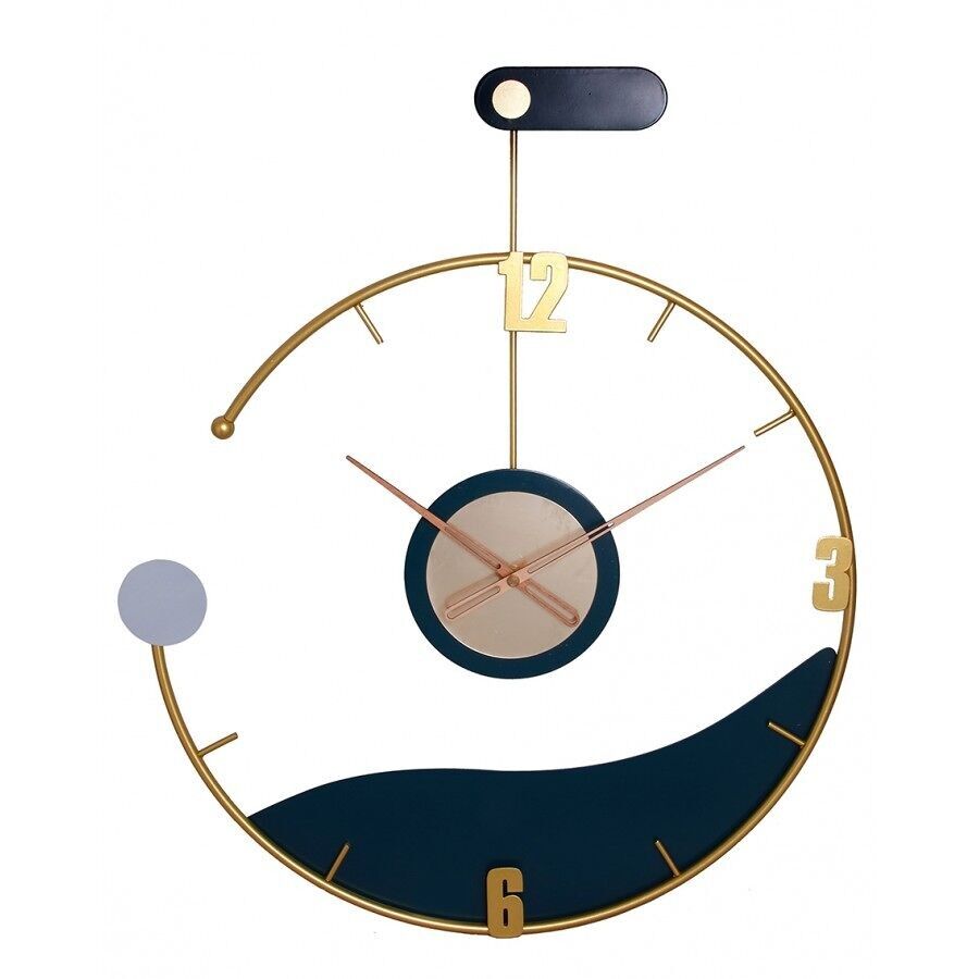 Goldene Metallwanduhr mit marineblauen Holzdetails. Abmessung: 50x58cm DF-138