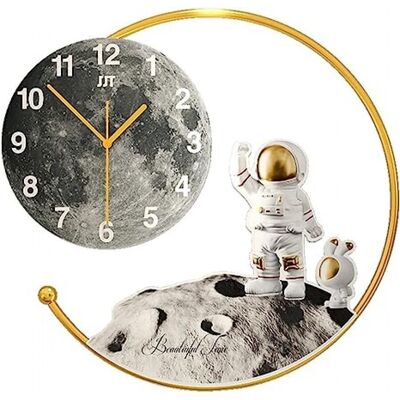 Goldene Metallwanduhr mit Mond – Astronauten-Holzkonstruktion und Glaszifferblatt. Abmessung: 57x50cm DF-143