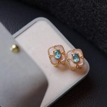 Sac cadeau - Boucles d'oreilles encadrées de topaze bleue vive de style royal vintage avec vermeil MOP-Gold 4