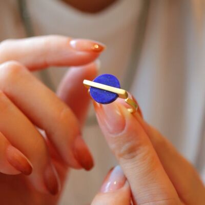 Anello con gemma rotonda minimalista in oro vermeil - regolabile - Lapislazzuli