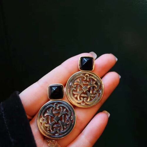 Vintage look black onyx with round MOP hollow patterns drop earrings - Gold vermeil