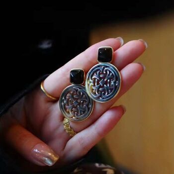 Boucles d'oreilles pendantes en onyx noir au look vintage avec motifs creux ronds MOP - Or vermeil 7