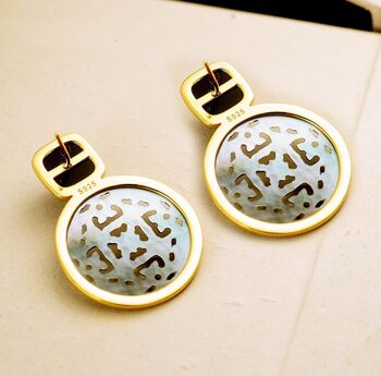 Boucles d'oreilles pendantes en onyx noir au look vintage avec motifs creux ronds MOP - Or vermeil 10