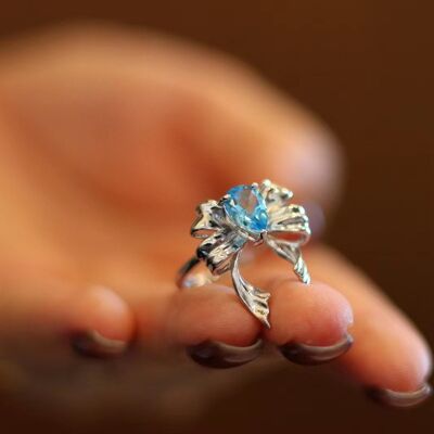 Schmetterlingsblau – Ringe aus Sterlingsilber im Prinzessinnen-Stil mit Natur-Blautopas – Birnenschliff – verstellbar