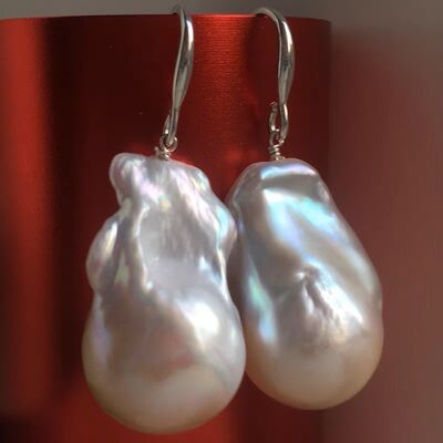 Orecchino pendente grande con perla barocca grossa, qualità AAAA, gancio a semicerchio in oro vermeil e argento sterling
