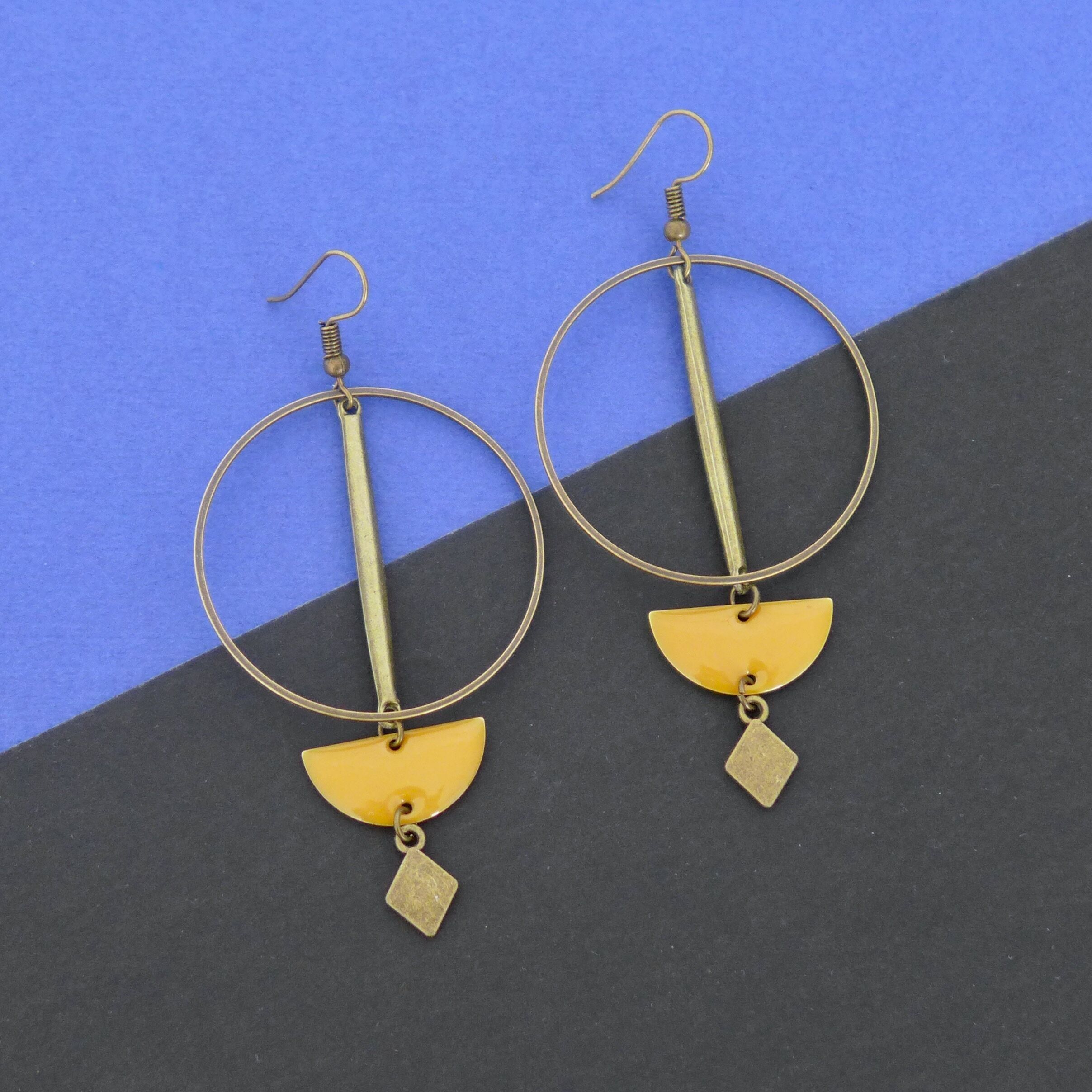 Grafische runde Ohrringe in Senfgelb