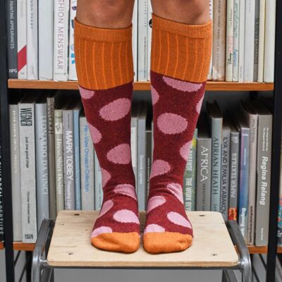 Damen-Stiefelsocken aus Lammwolle mit großen Flecken – rot