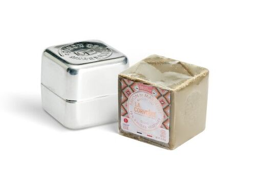 Coffret cadeau d’un cube “Edition Limitée 2023” OLIVE 300g dans sa boite à savon antirouille