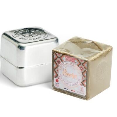 Gift box of a “Limited Edition 2023” OLIVE 300g cube in its anti-rust soap box