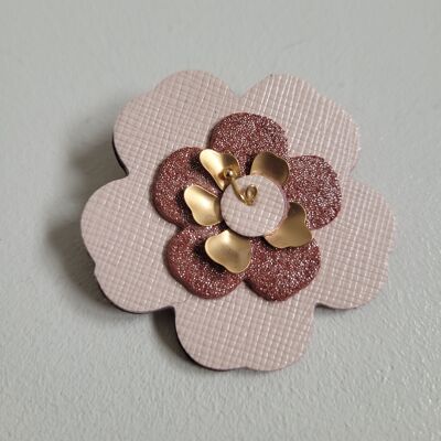 Maxi-Blumenbrosche aus recyceltem Leder und vergoldet in hellrosa Farbe
