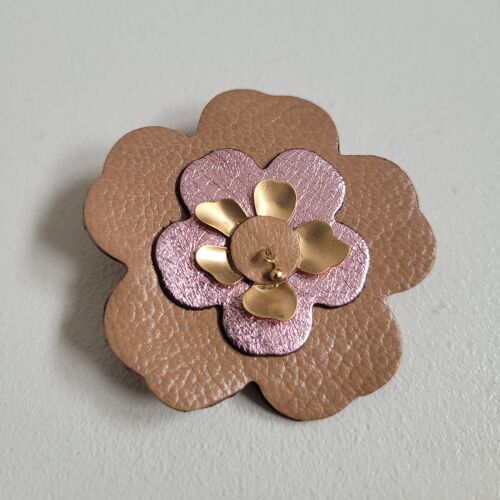 Broche de cerisier nouvelle version en cuir recyclé et plaqué or en coloris beige