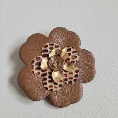 Broche fleur de cerisier new en cuir recyclé et plaqué or en coloris camel