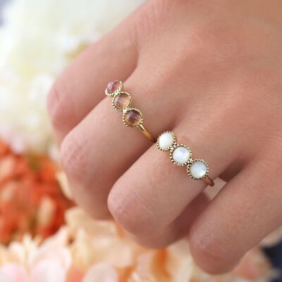 Bague ajustable plaqué or avec trois pierre naturelle, Bijou minimaliste doré femme