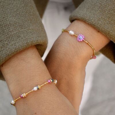 Seed beads floral bracelet, Dainty flower bracelet
