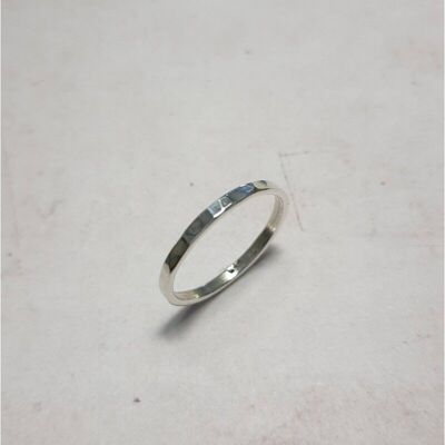 Simplicidade-Ring aus gehämmertem Sterlingsilber