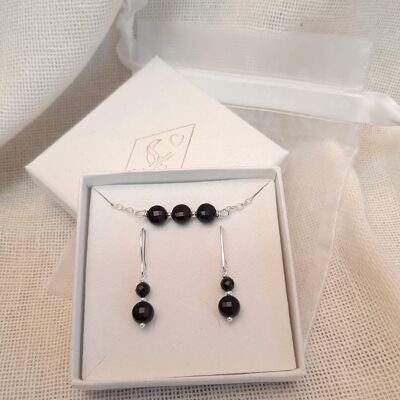 Geschenkbox mit Ohrringen und Armband aus 925er Silber und Onyx