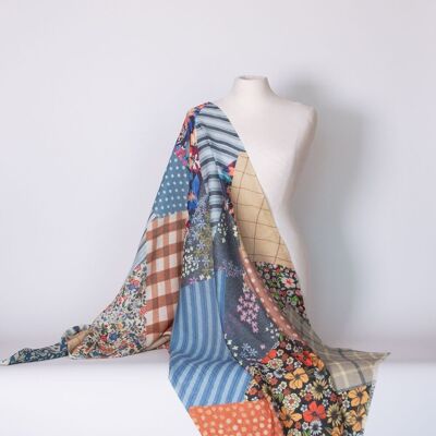 Scarf made of fine wool blend - autumnal floral pattern mix