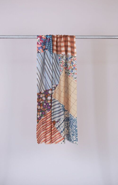 Schal aus feiner Wollmischung- Herbstlicher Mustermix floral