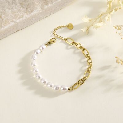 Asymmetrical link and pearl bracelet