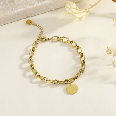 Link bracelet with round pendant