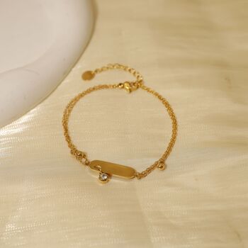 Bracelet chaîne dorée avec plaque et strass 2