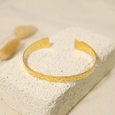 Bracciale bangle in oro martellato regolabile frontalmente