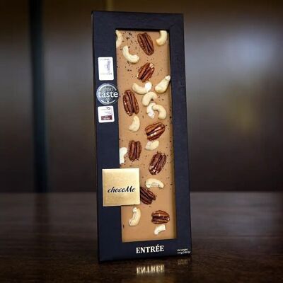 Blonde Chocolate Black Salt, Pecan Nuts and Cashews 110 gr