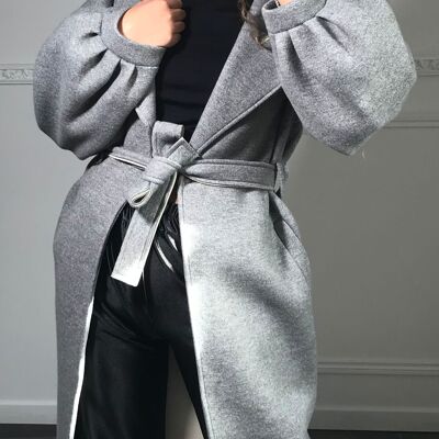 Long plain coat with puffed sleeves and belt