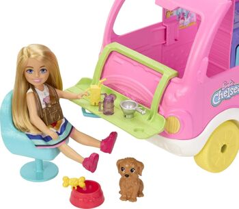 Mattel - Réf : HNH90 - Barbie  - Coffret Barbie Camping-Car de Chelsea - Poupée Mannequin  - inclus : 2 Animaux et 15 Accessoires Thématiques - Véhicule Transformable en Campement,  Jouet Enfant - 3 ans et + 3