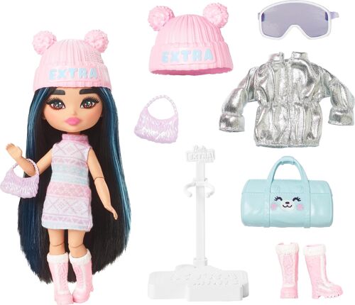 Mattel - Réf : HPB20 - Barbie - Mini Barbie Extra Cool - Poupée voyage en tenue d’hiver - 14 cm 