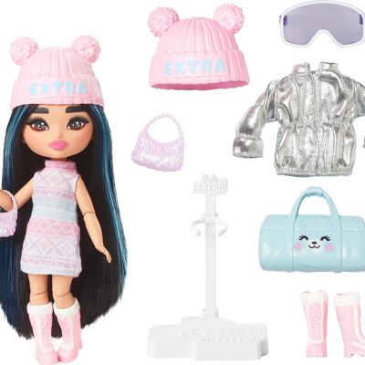 Mattel - Réf : HPB20 - Barbie - Mini Barbie Extra Cool - Poupée voyage en tenue d’hiver - 14 cm 