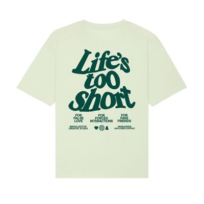 Das grüne T-Shirt „Life's Too Short“.
