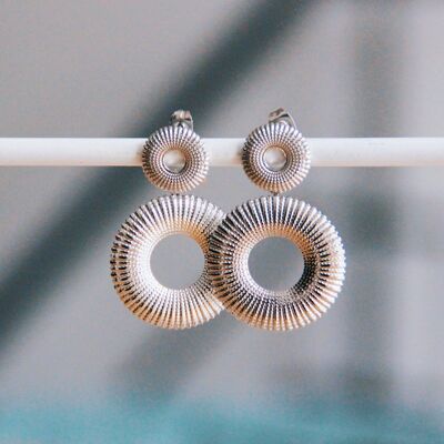 Statement earring with decorated wide ring – silver color