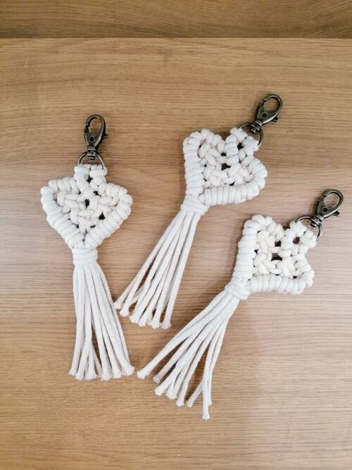 Porte clefs en forme de cœur en macramé