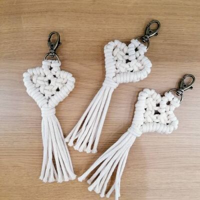 Porte clefs en forme de cœur en macramé