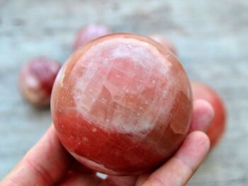 Cristal de sphère de calcite rose XL (65 mm - 95 mm) 7