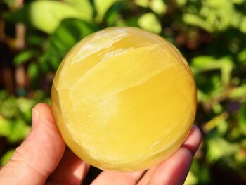 Sphère minérale de calcite citronnée (65 mm - 80 mm) 1
