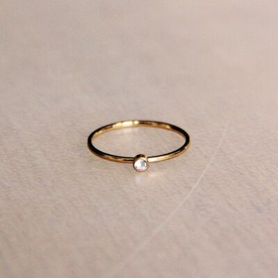 Minimalistischer Ring aus Stahl mit Mini-Zirkonia – Farbe Champagner/Gold