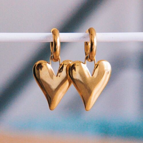 Stainless steel wide hoop earring with XL closed heart - gold
