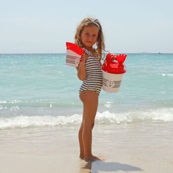 BLUE SKY - Seau Avec Accessoires Marine Nationale - Jeu de Plage - 045558 - Blanc et Rouge - 6 Pièces - Plastique - Jouet Enfant - Jeu de Plein Air - Sable - 17 cm - À Partir de 10 Mois 3