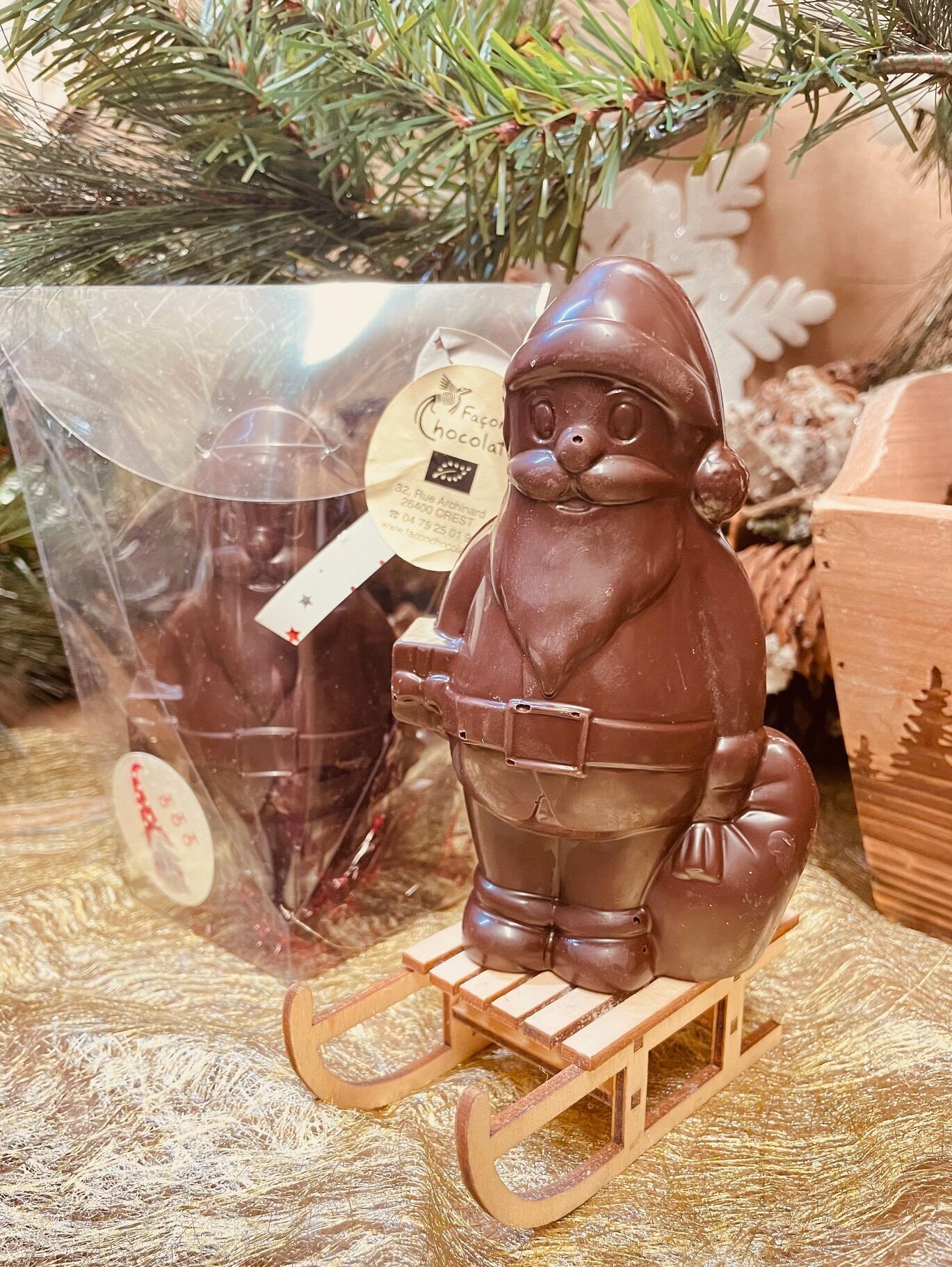 Santa Claus in organic soft dark chocolate/ size M