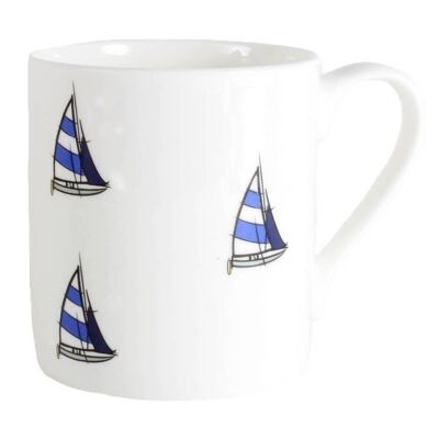 Tasse en porcelaine fine avec illustration de yacht