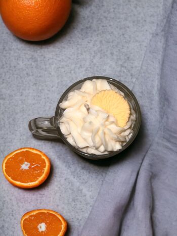 Bougie gourmande parfumée à la mandarine 3