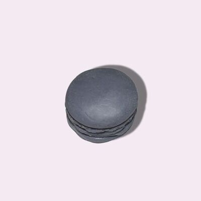 Blackberry flavored macaroon fondant