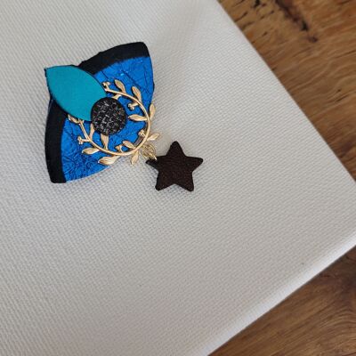 The sorcerer brooch in shades of blue