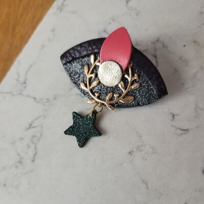 The sorcerer brooch in contrasting colors