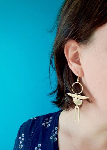 Boucles d'oreilles design contemporain en laiton doré brut 14